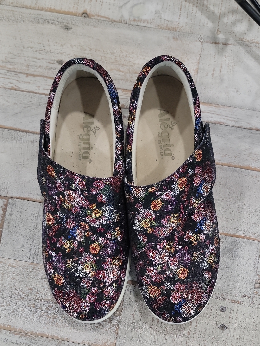 AlegriaTRAQ QIN Hook & Loop Strap Velcro Sneakers Garland Floral Print Size 9